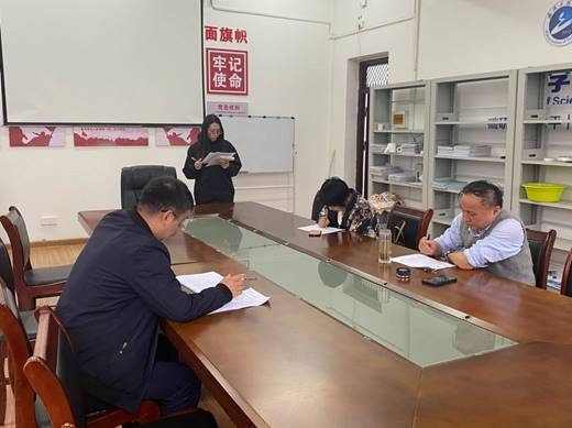 ˵: 56713BD3EC2A327F65962D50233AD68E